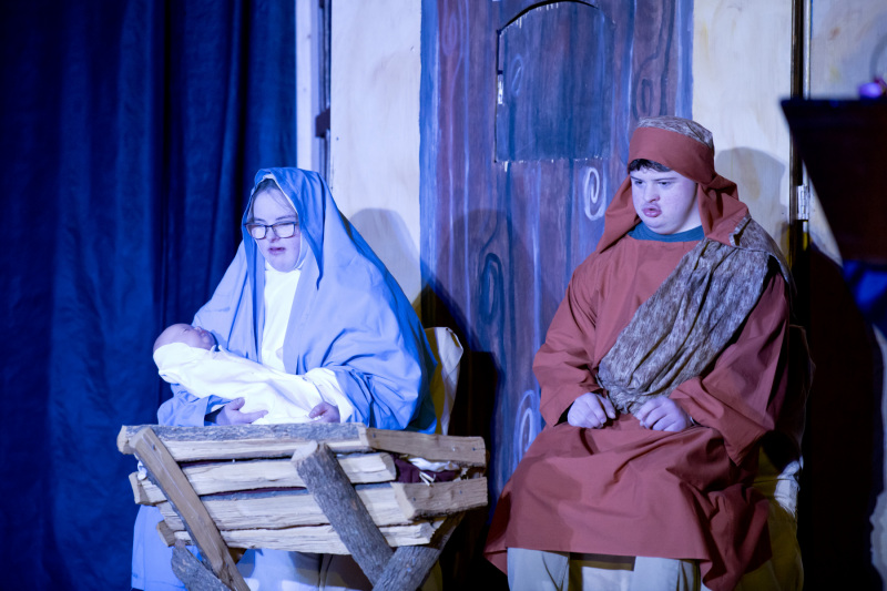Anna-Ian-as-Mary-Joseph
