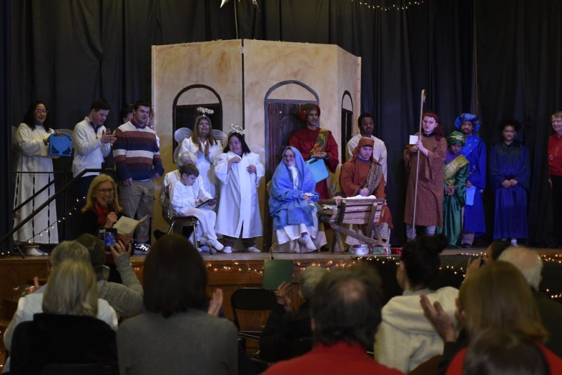 Pageant-End-all-on-stage