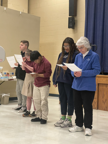 Students-lead-prayer